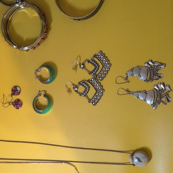 Massive Jewelry To Go!! 17 Pieces Assorted - Picture 5 of 5